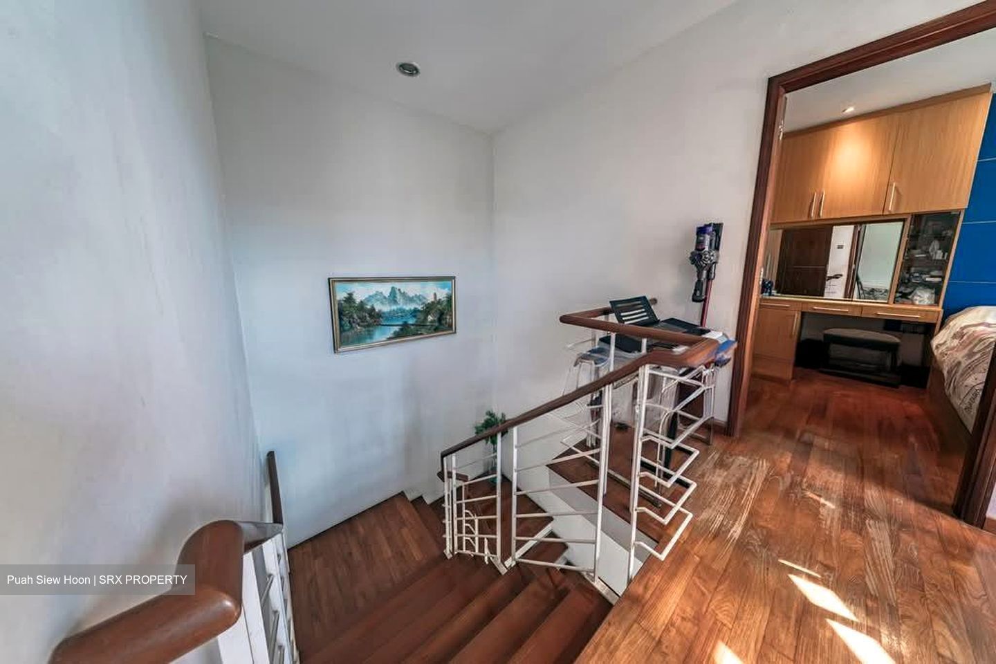 Kew Drive (D16), Terrace #557120251